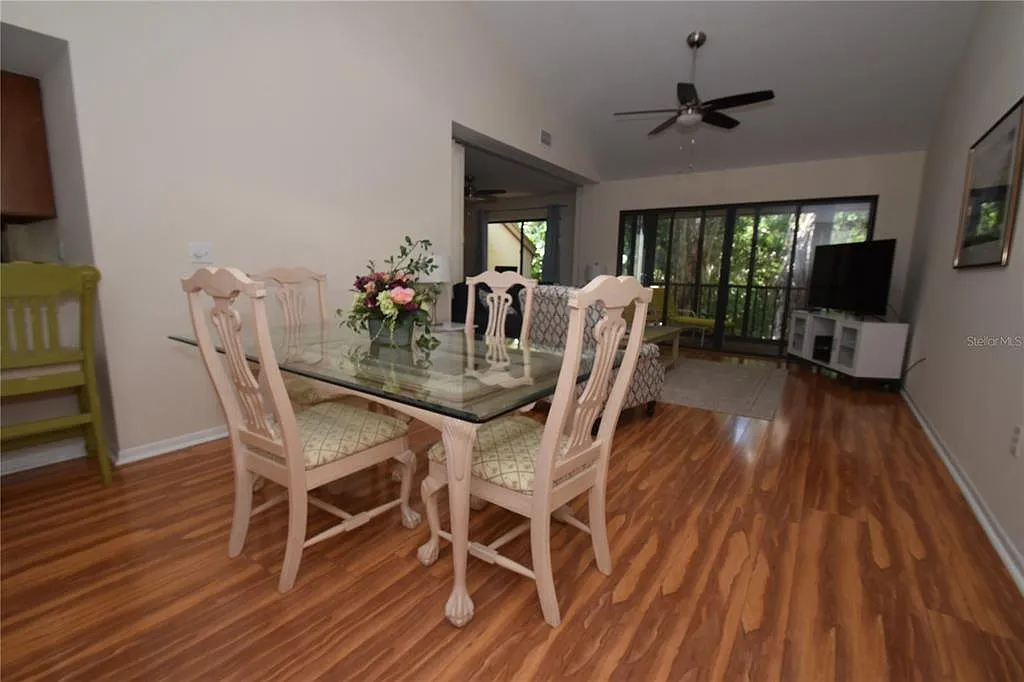 2 bed, 2.0 bath, 1077 sqft, $1,775 — Photo 3