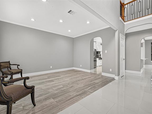 5th image of 710 Parral Ct