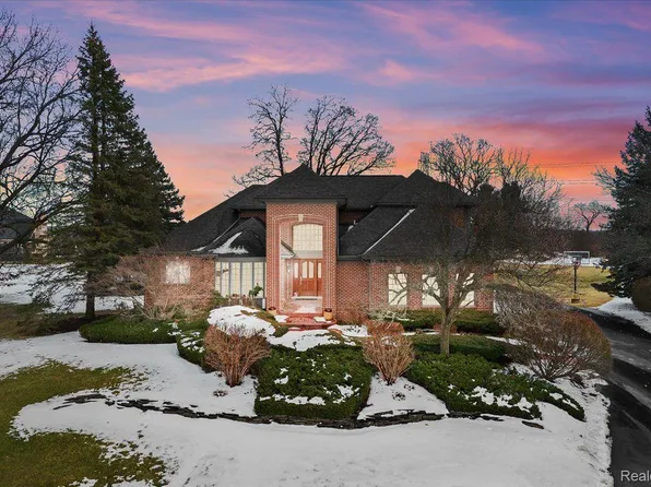 5043 Carlisle Ct, Ann Arbor, MI 48103