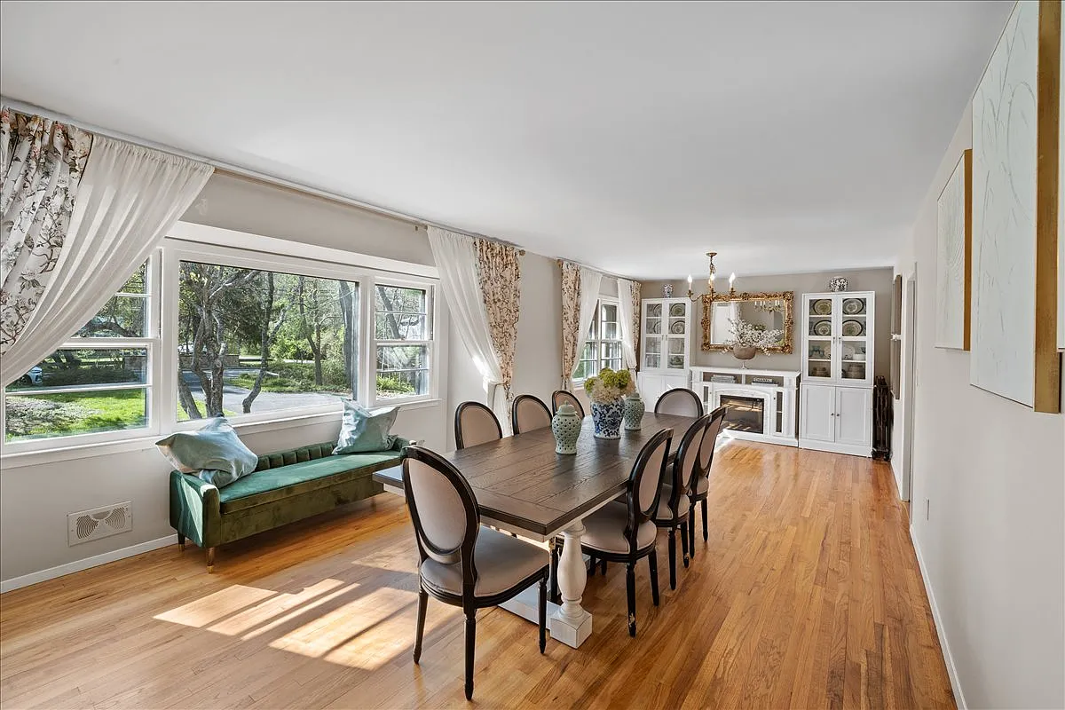 4 bed, $5,200 — Photo 3