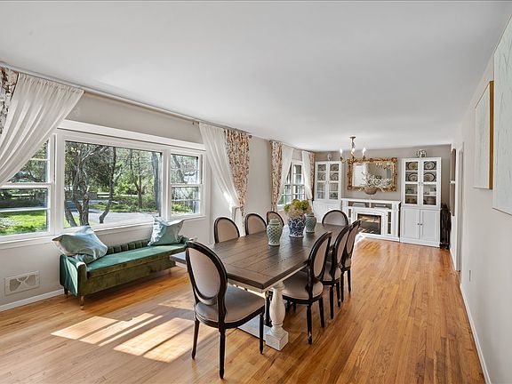 3rd image of 37 Lurline Dr