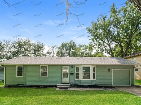 9214 Manchester Ave, Kansas City, MO 64138