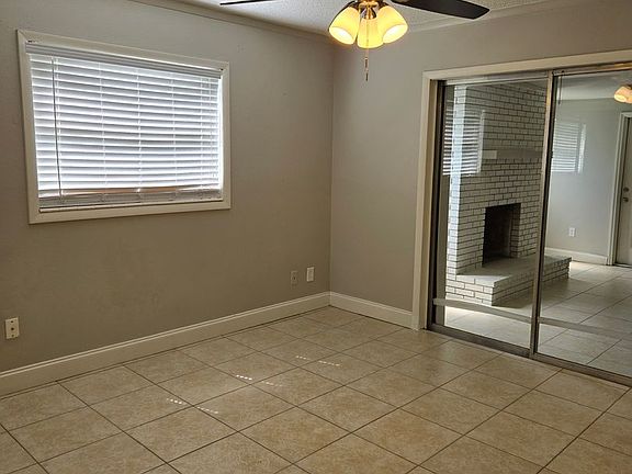 2nd image of 2419 Lakeview Dr