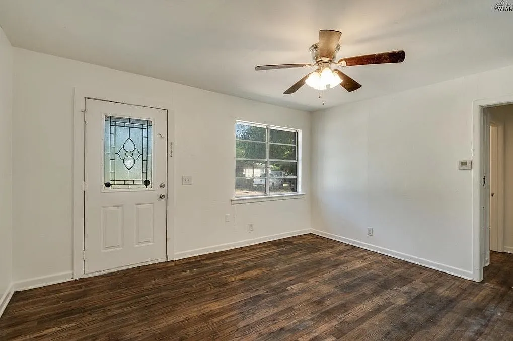 604 East 1st Street — Photo 3