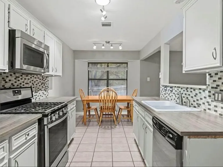 1119 Orchard Park Cir — Photo 10