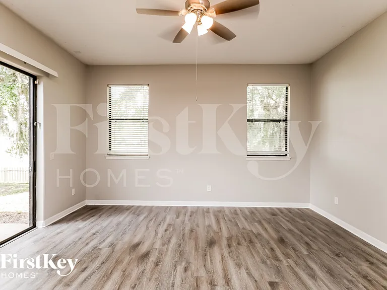 1521 Clapton Dr — Photo 3