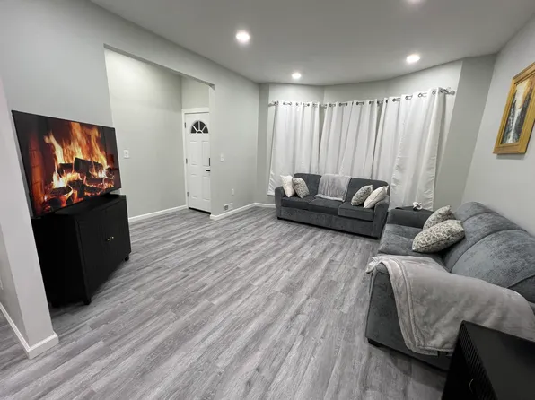 224 Claremont Avenue image 2 of 10