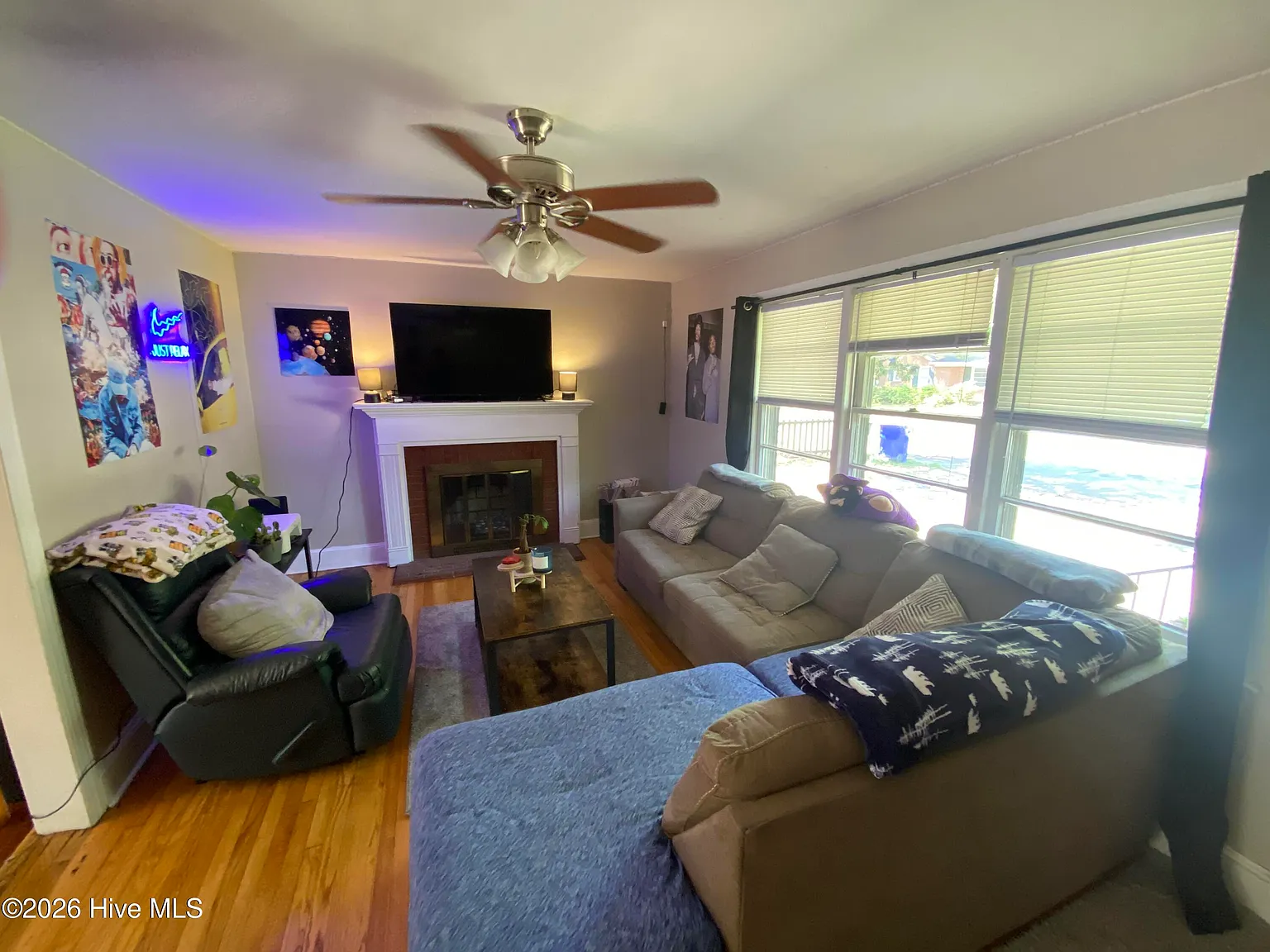 4 bed, 2.0 bath, 1560 sqft, $2,000 — Photo 2