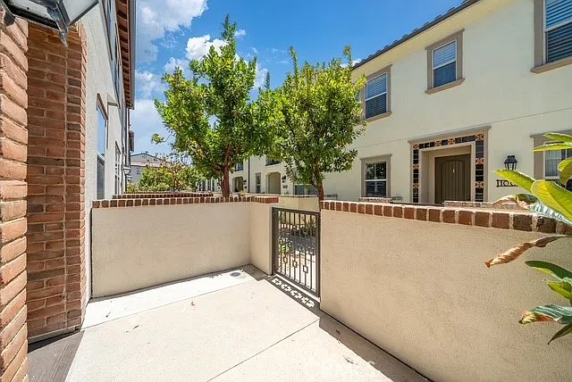 3 bed, 2.5 bath, 1795 sqft, $4,380 — Photo 1