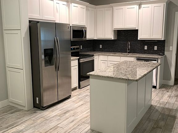 5th image of 200 Woodbriar Rd