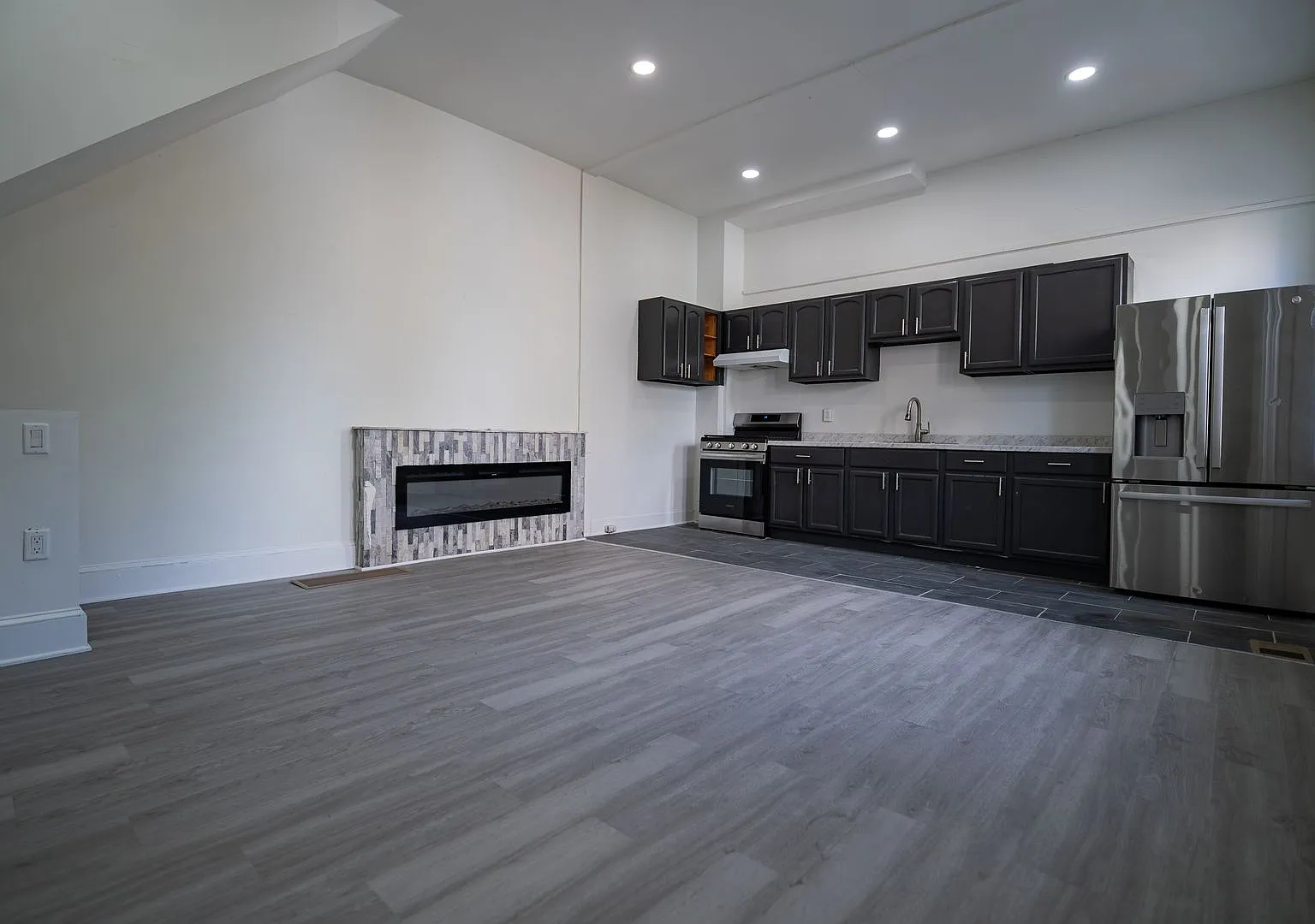 2410 Wharton St — Photo 2