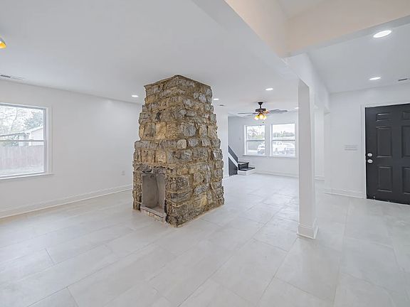 2nd image of 825 Market St