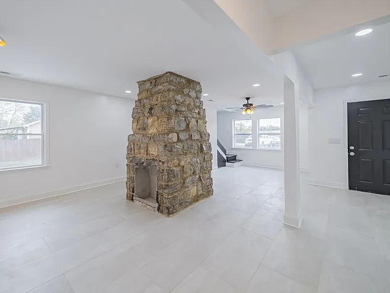 825 Market St — Photo 2