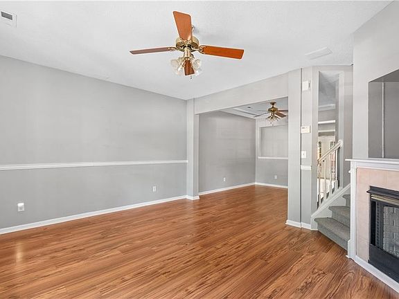 3rd image of 715 Windbrook Cir
