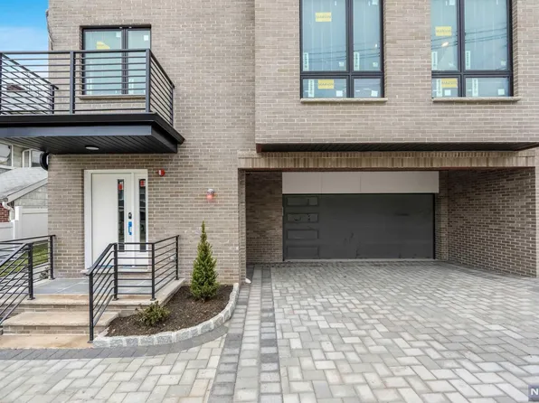 109 Henry St #A, Palisades Park, NJ 07650