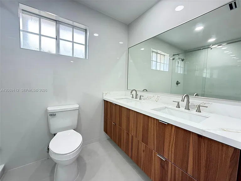 3514 W 76th St #201 — Photo 12