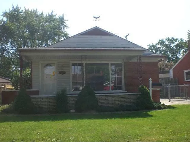 28860 Bohn St photo 1