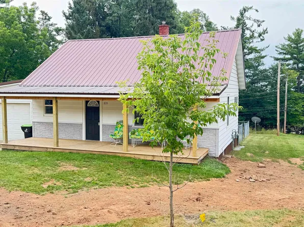 835 E I St, Iron Mountain, MI 49801