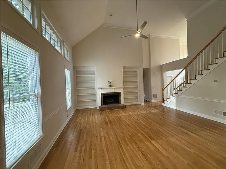 5730 Devonshire Way — Photo 2