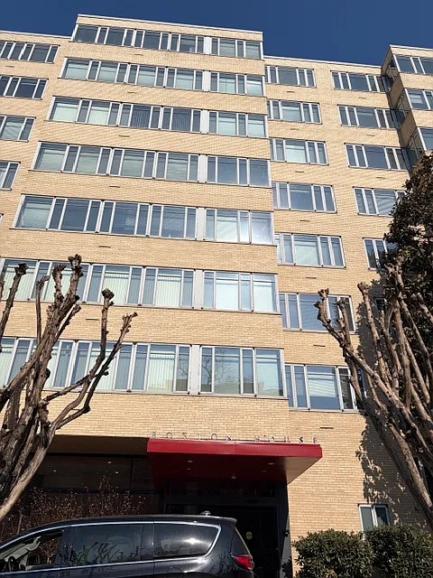 1711 Massachusetts Ave NW #718 photo 1