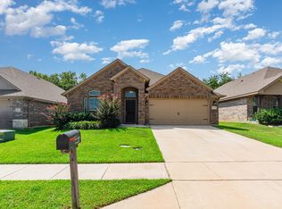1818 Vallana Dr, Gainesville, TX 76240