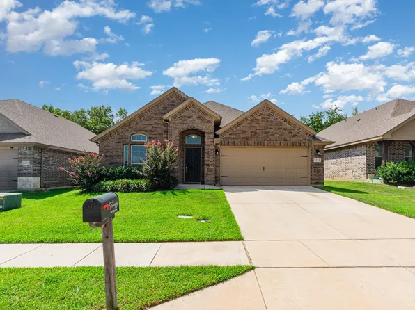 1818 Vallana Dr, Gainesville, TX 76240