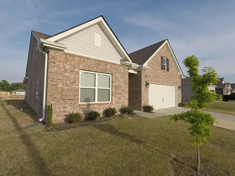 7968 Hickory Meadows Rd — Photo 2