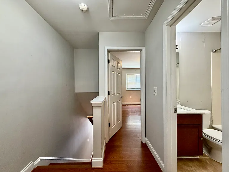1207 Green Oaks Ln #J — Photo 22