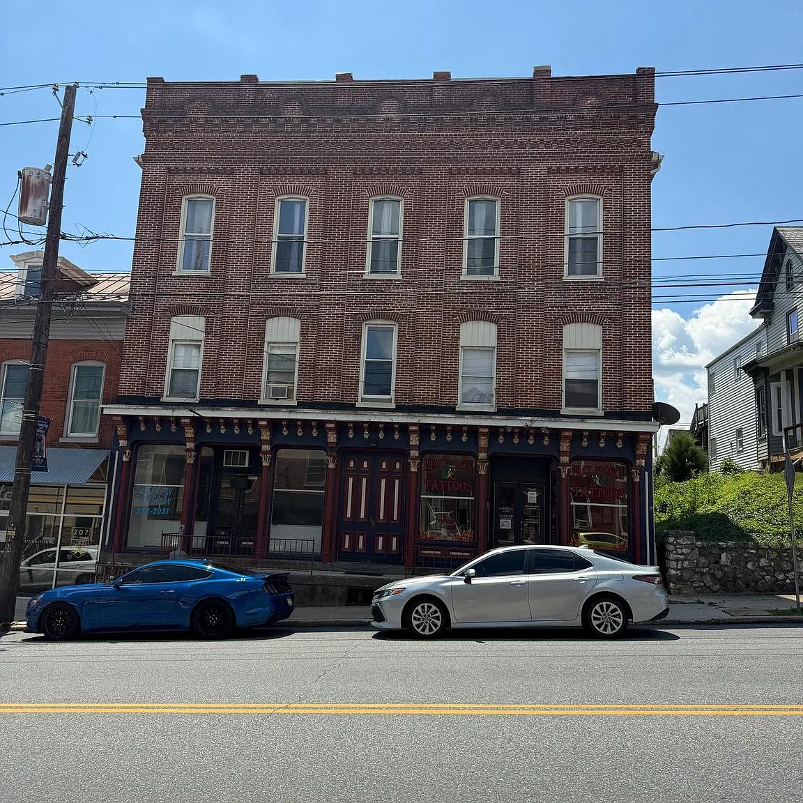 Apts/Retail — Photo 1