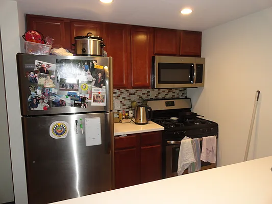 Rented by Halvatzis Realty | media 17