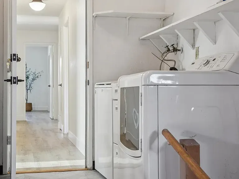 411 Beach Ave — Photo 23