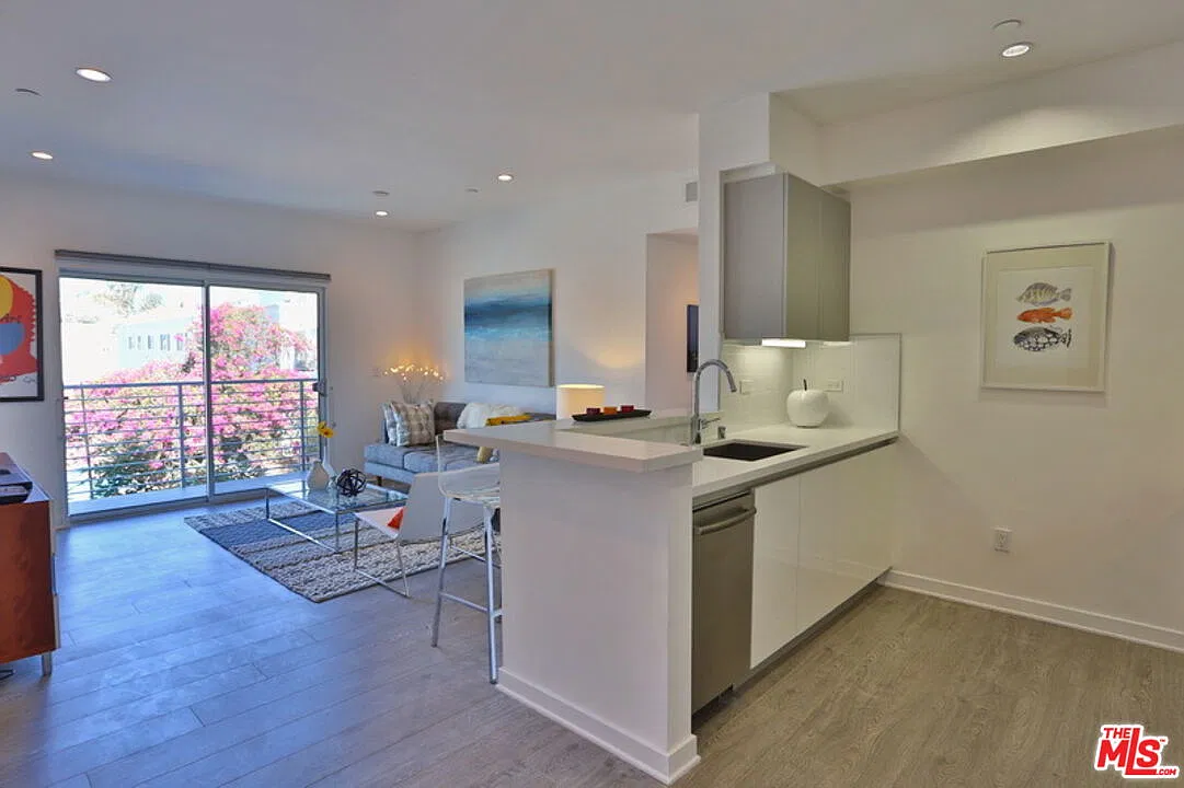 2 bed, 2.0 bath, $3,895 — Photo 2