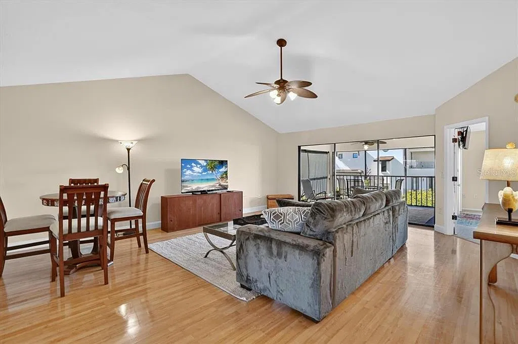 2 bed, 2.0 bath, 1196 sqft, $3,000 — Photo 4