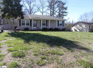 304 Willow Branch Dr, Simpsonville, SC 29680