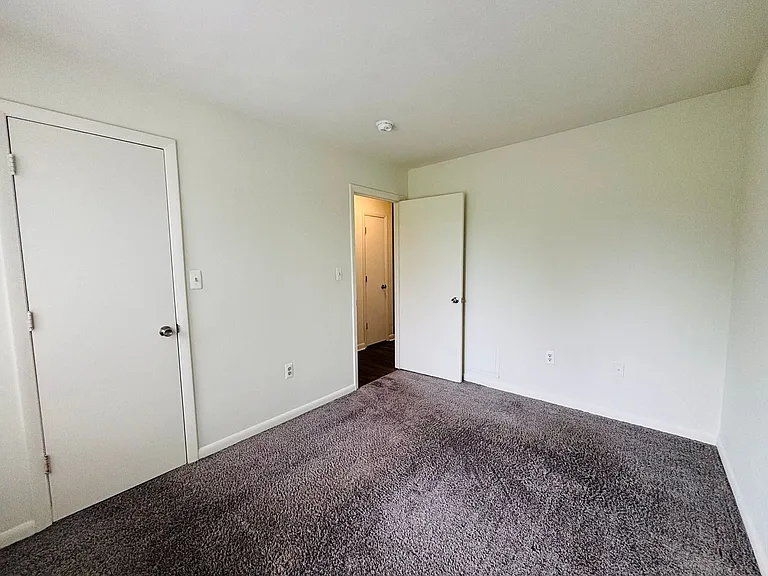 1208B University Ter — Photo 12