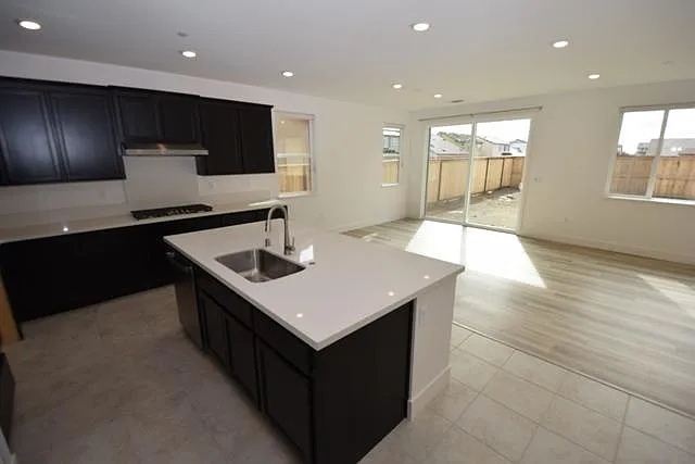 4295 Crescent Way — Photo 3