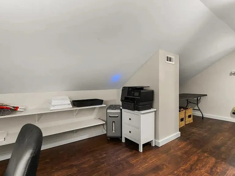 29 Versailles Ave — Photo 37