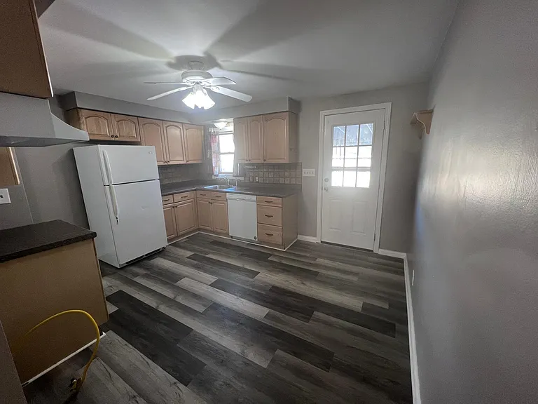 4619 Southern Blvd — Photo 13