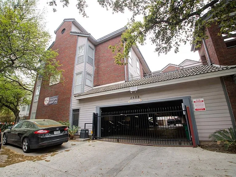 2608 Rio Grande St #202 — Photo 1