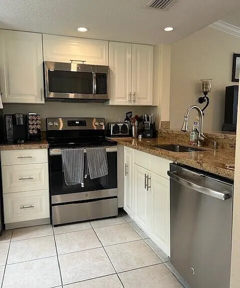 1040 Lake Shore Dr #105 — Photo 2