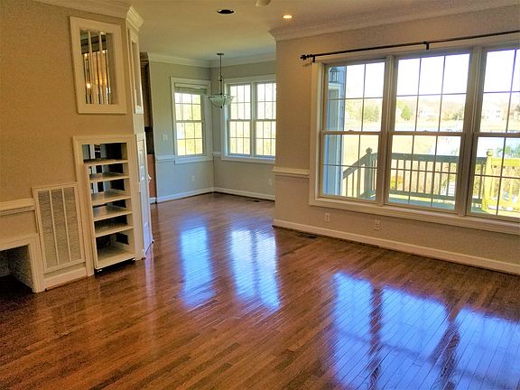 4th image of 1340 Baecher Ln