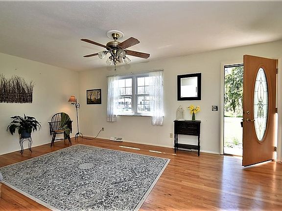 5th image of 7371 Portage St