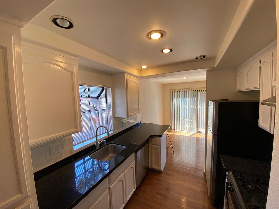 Corner unit with extra window and light in kitchen