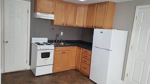 1st image of 10 Johnson Ct
