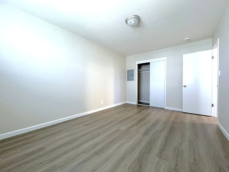 170 Stoakes Ave #9 — Photo 7