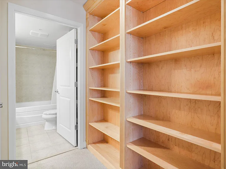 820 N Pollard St #511 — Photo 35