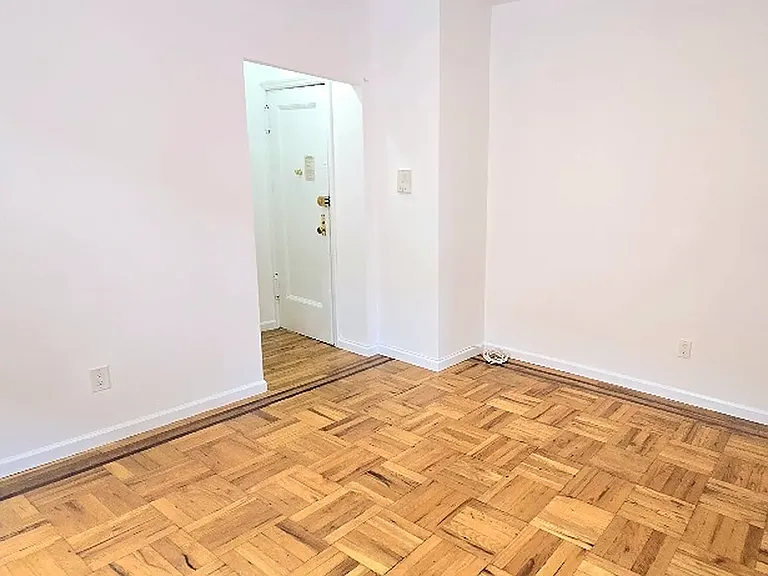 32-64 41st St #2D — Photo 8