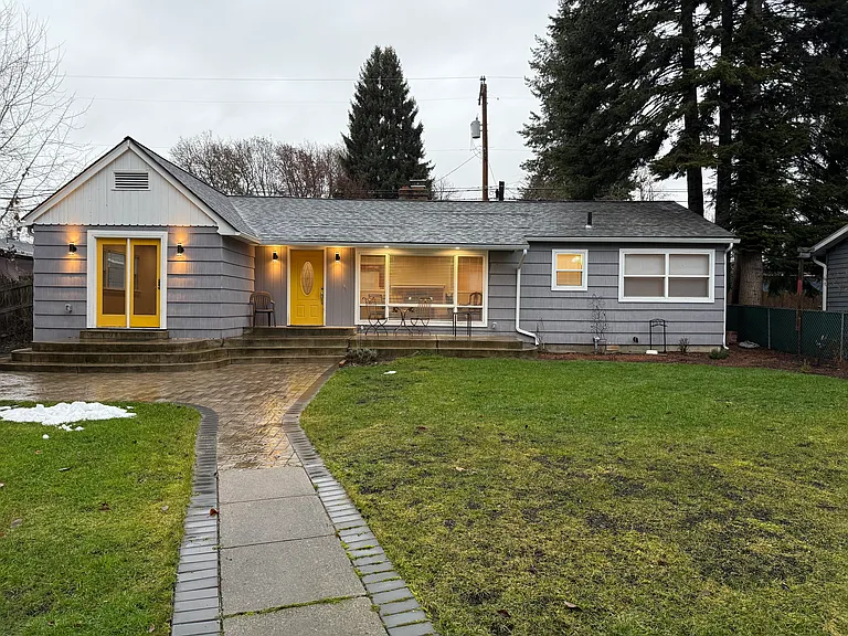 911 E Pine Ave — Photo 1