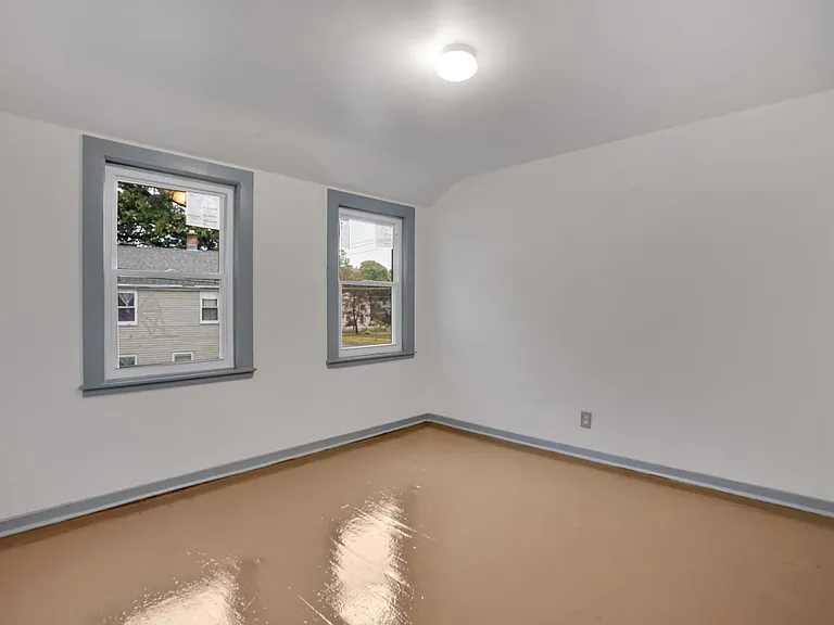 7 Decker Pl — Photo 9