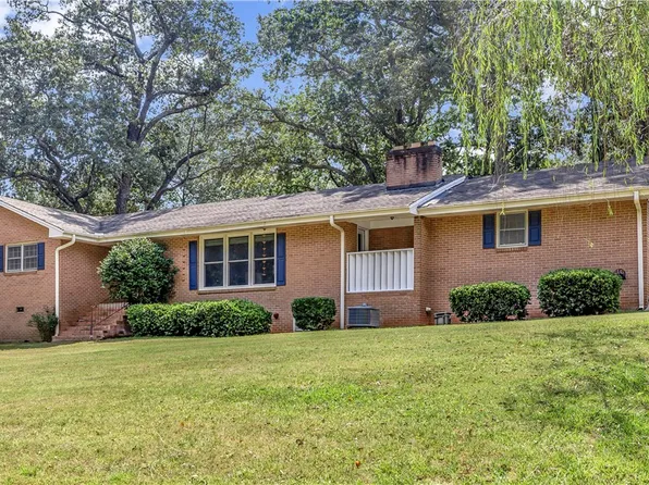 224 Earl Holcombe Dr, Westminster, SC 29693